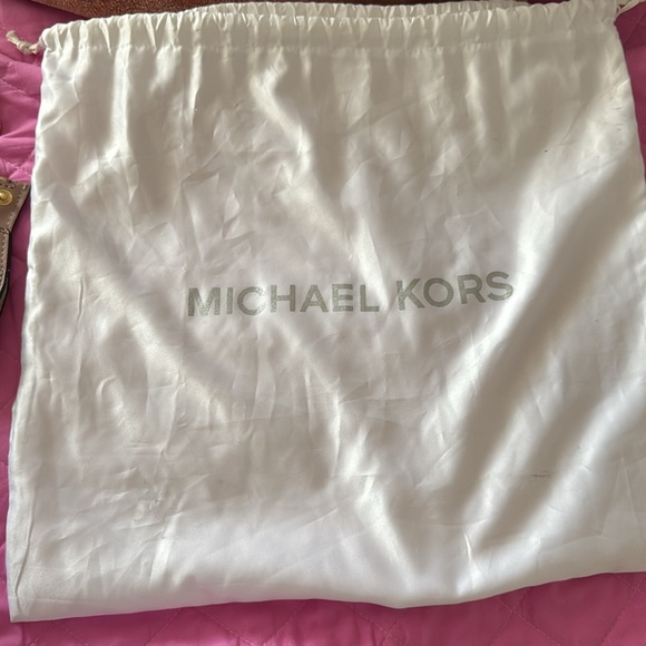 Michael Kors bucket bag - Picture 6 of 8